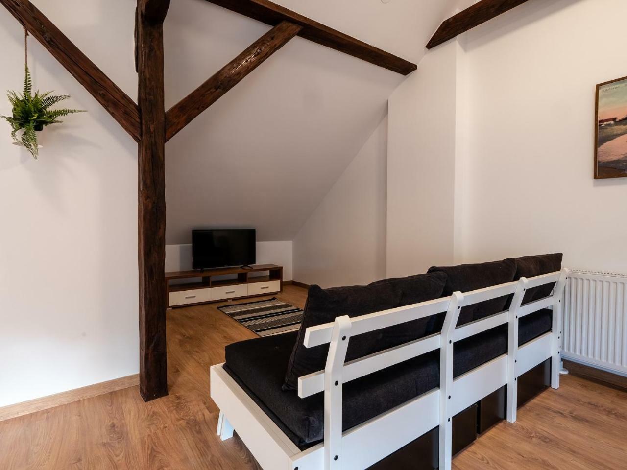Eva Rooms & Studio Apartment Карловац Экстерьер фото