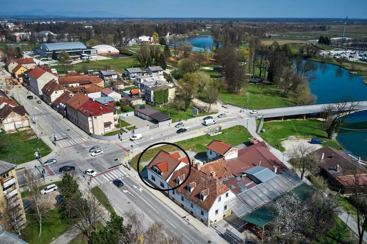 Eva Rooms & Studio Apartment Карловац Экстерьер фото