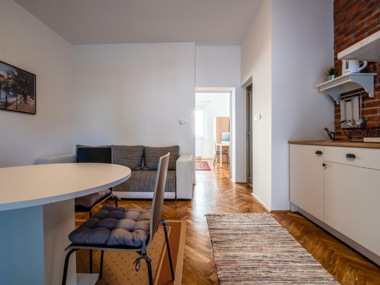 Eva Rooms & Studio Apartment Карловац Экстерьер фото