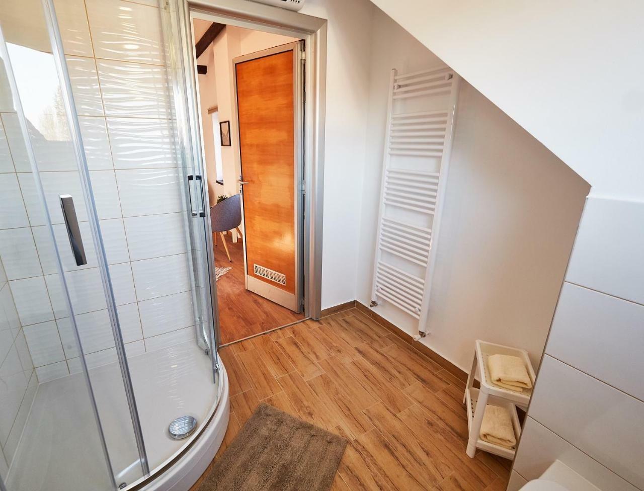 Eva Rooms & Studio Apartment Карловац Экстерьер фото