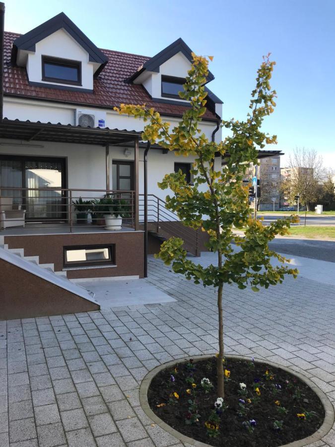 Eva Rooms & Studio Apartment Карловац Экстерьер фото